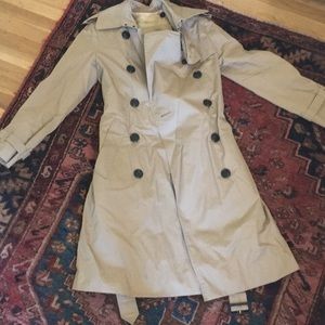 Burberry trenchcoat